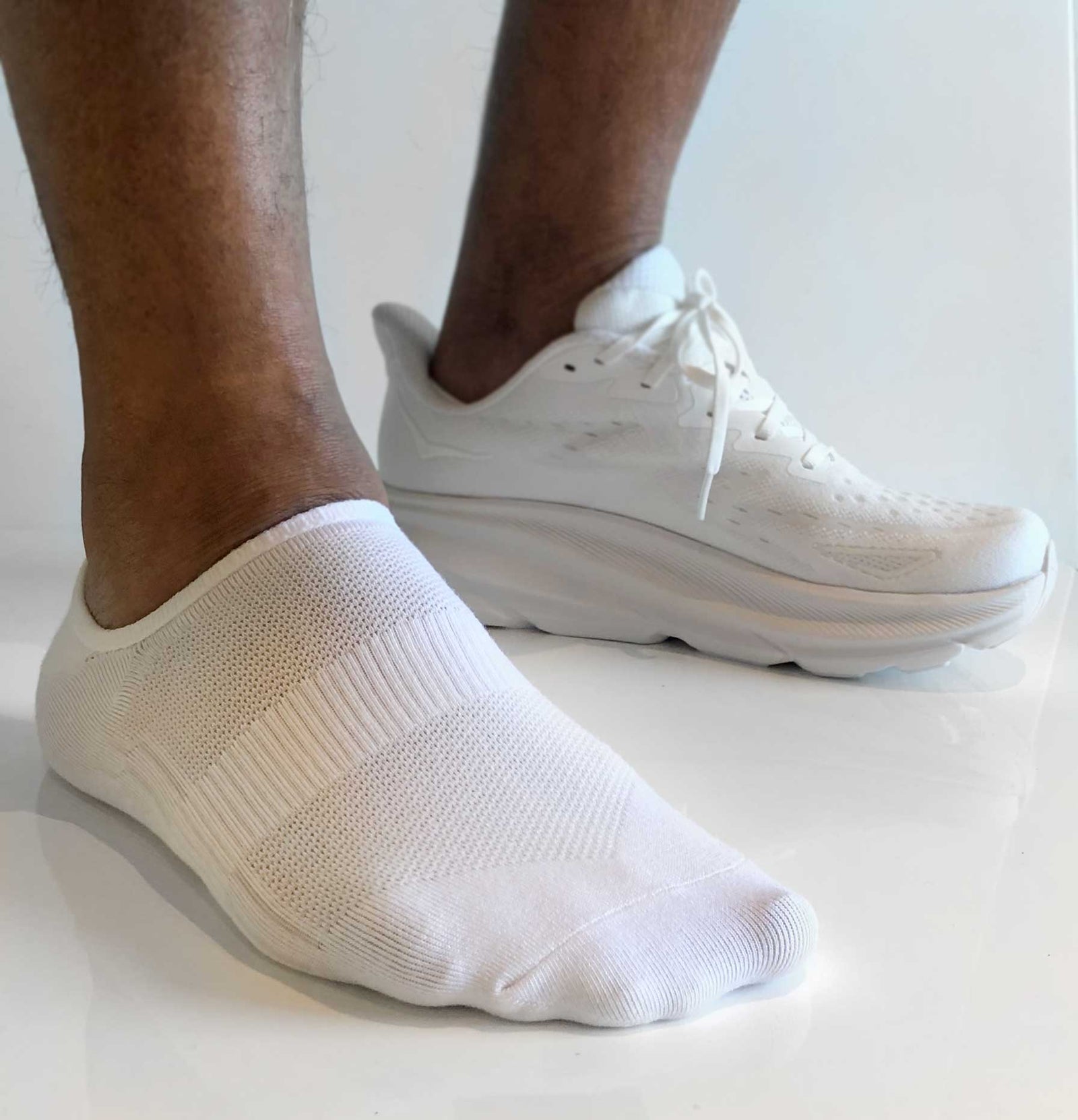 No show bamboo socks with silicone heel - one sneaker one bare
