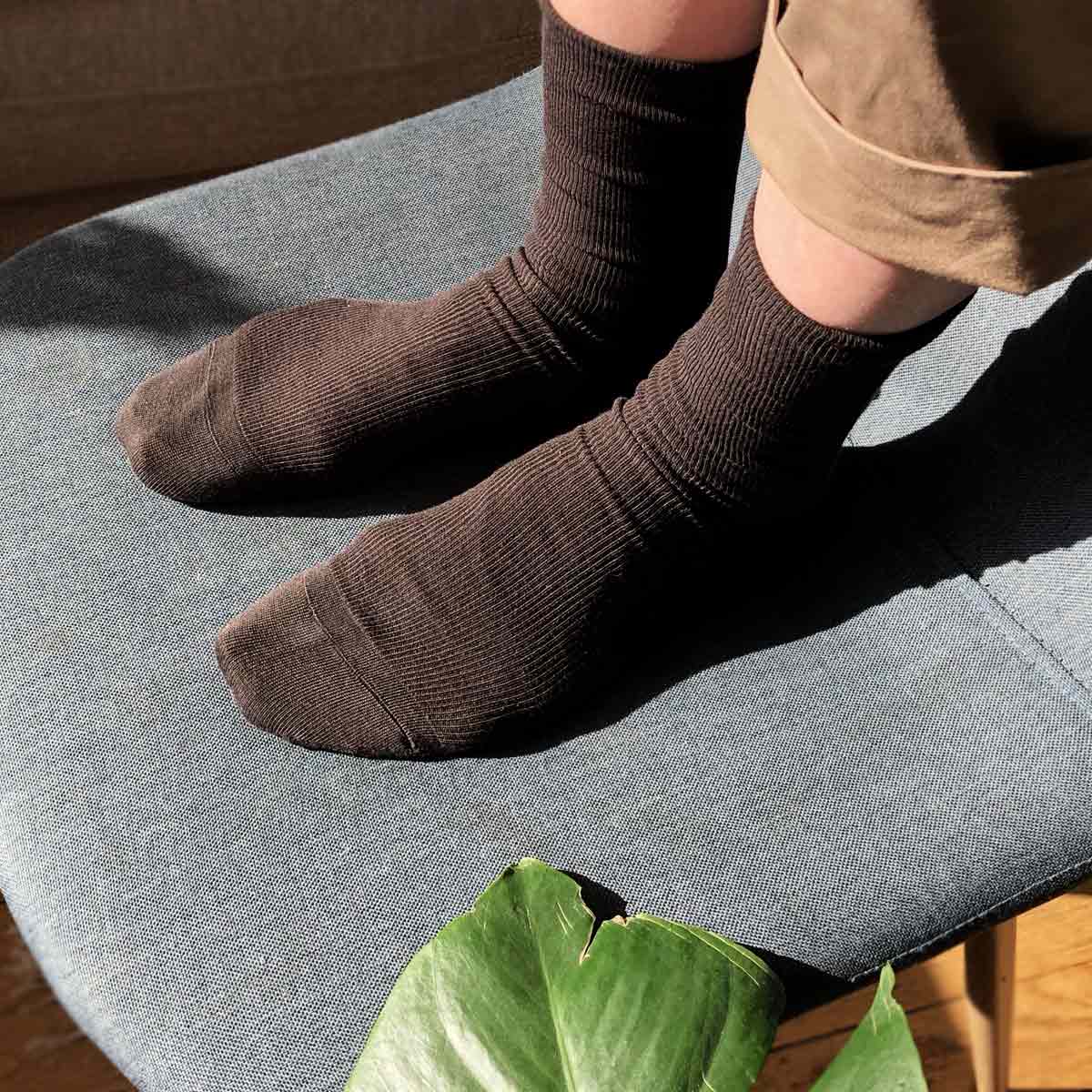 Tynne brune ullsokker til dame